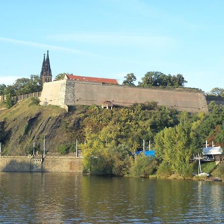 Villa Prubezna Praha Bagian luar foto