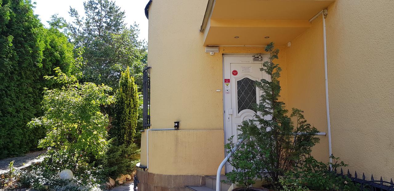 Villa Prubezna Praha Bagian luar foto